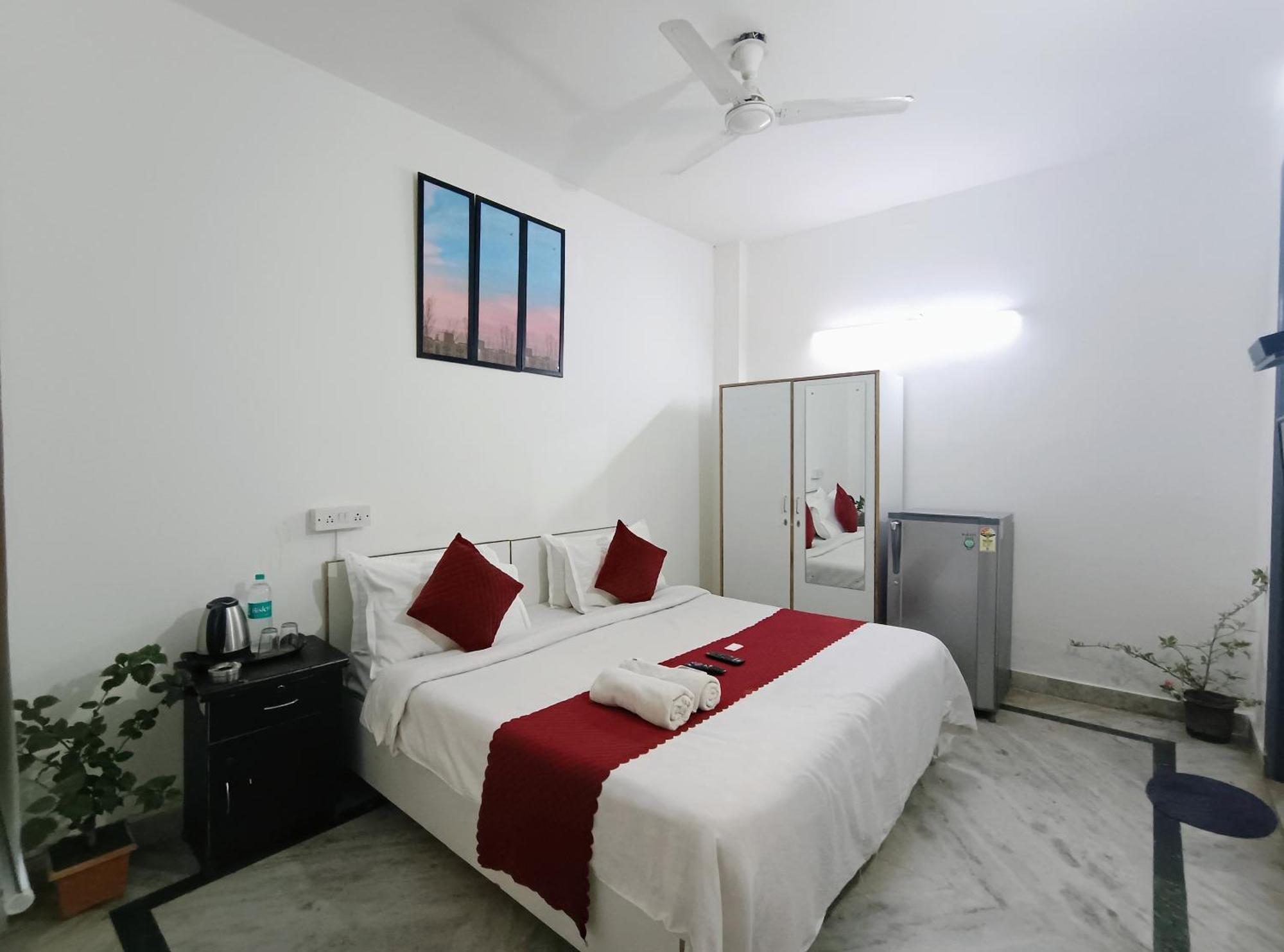 Hotel Hauz Khas Fort View New Delhi Exterior photo