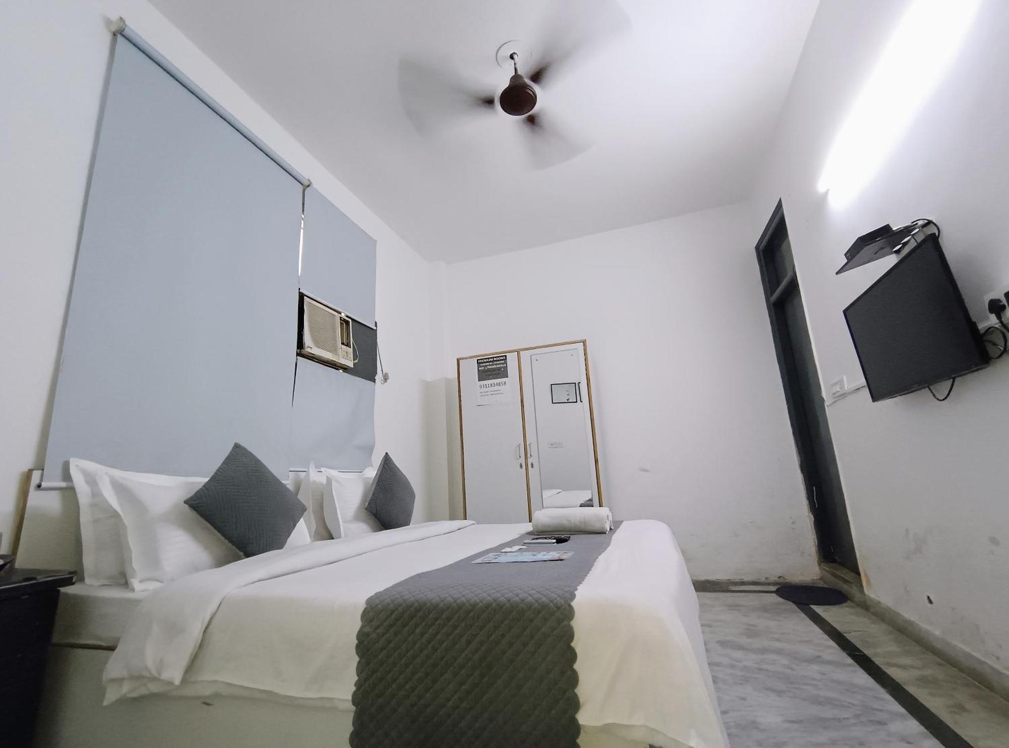 Hotel Hauz Khas Fort View New Delhi Exterior photo