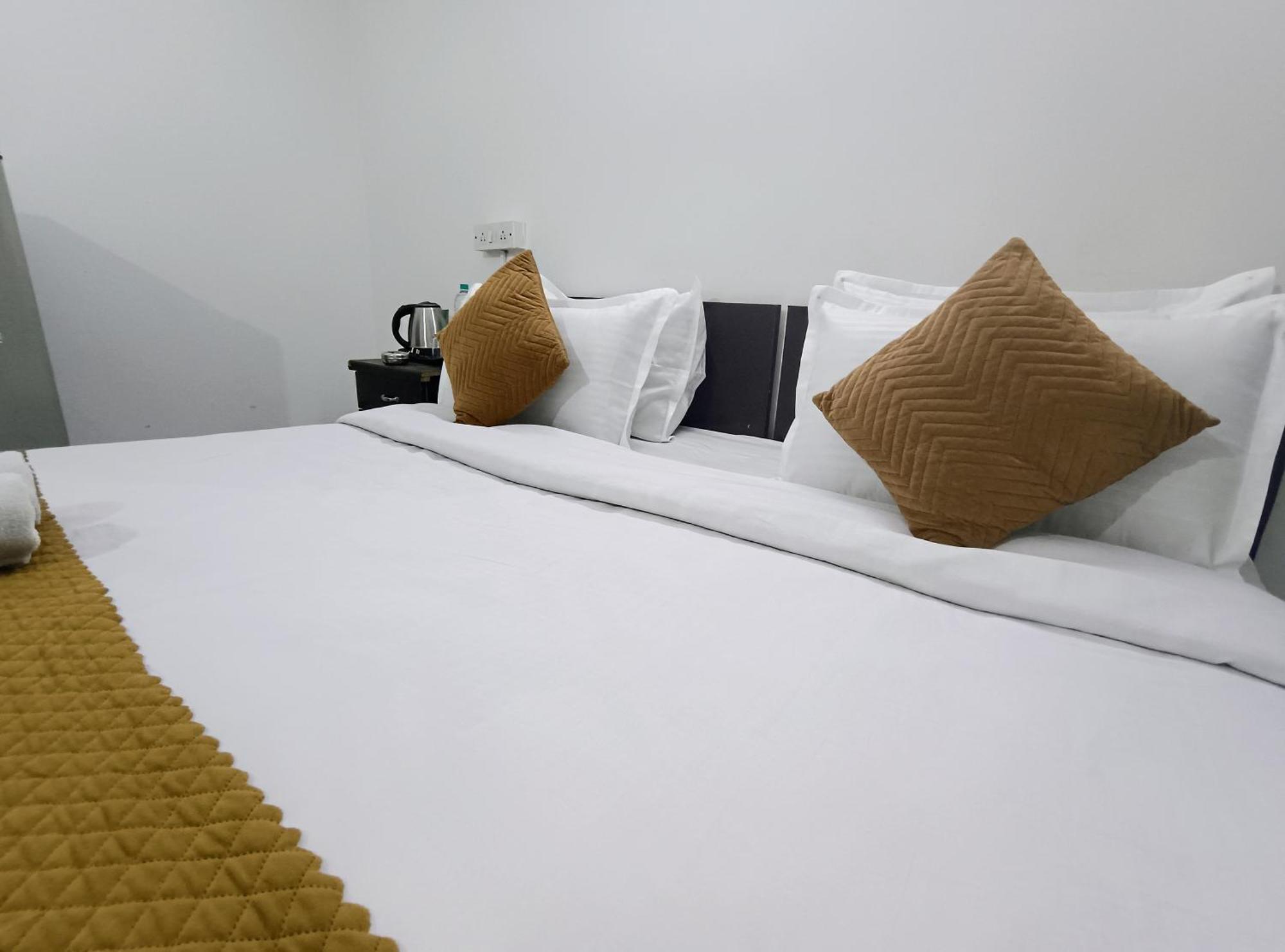 Hotel Hauz Khas Fort View New Delhi Exterior photo