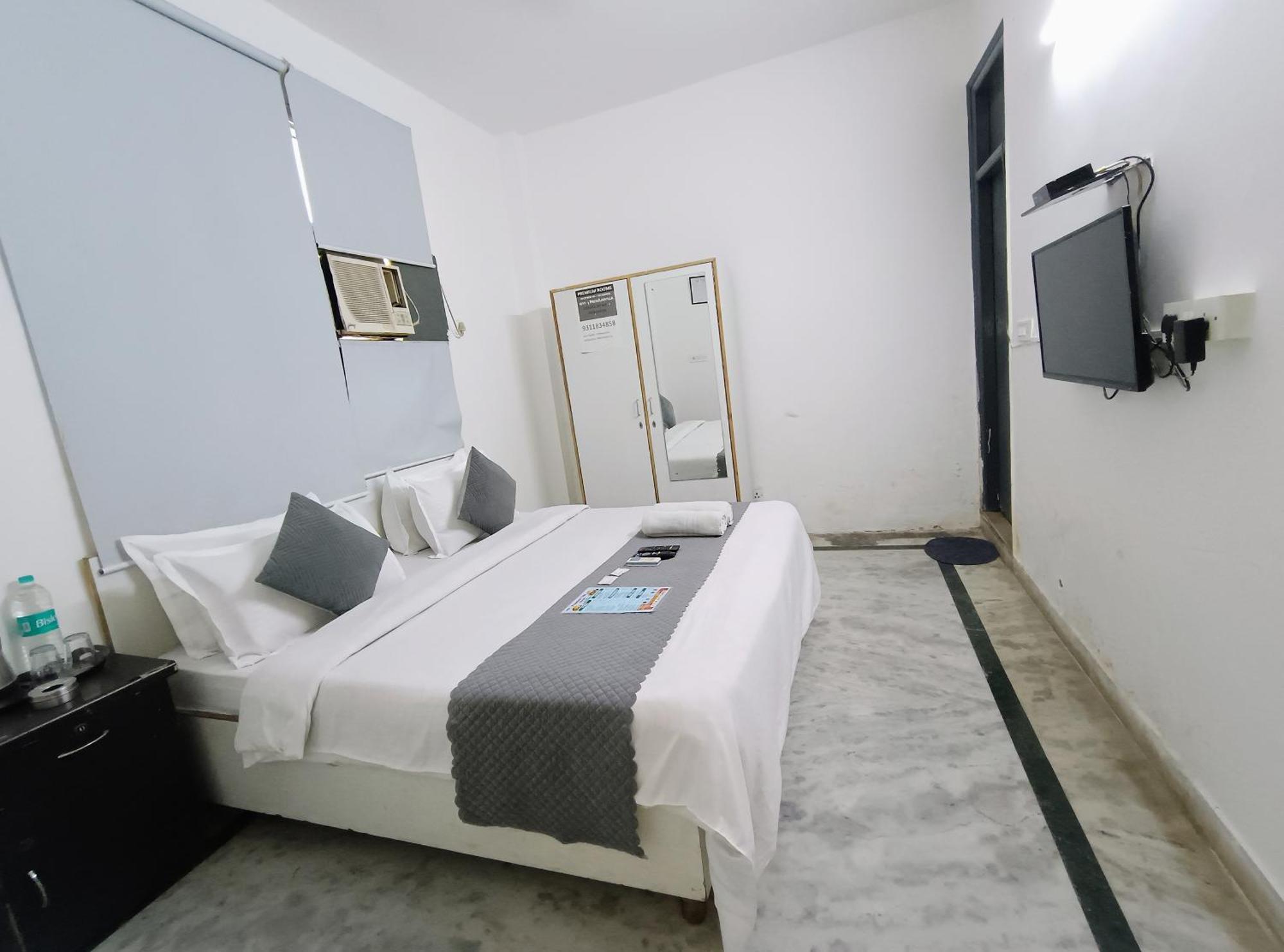 Hotel Hauz Khas Fort View New Delhi Exterior photo