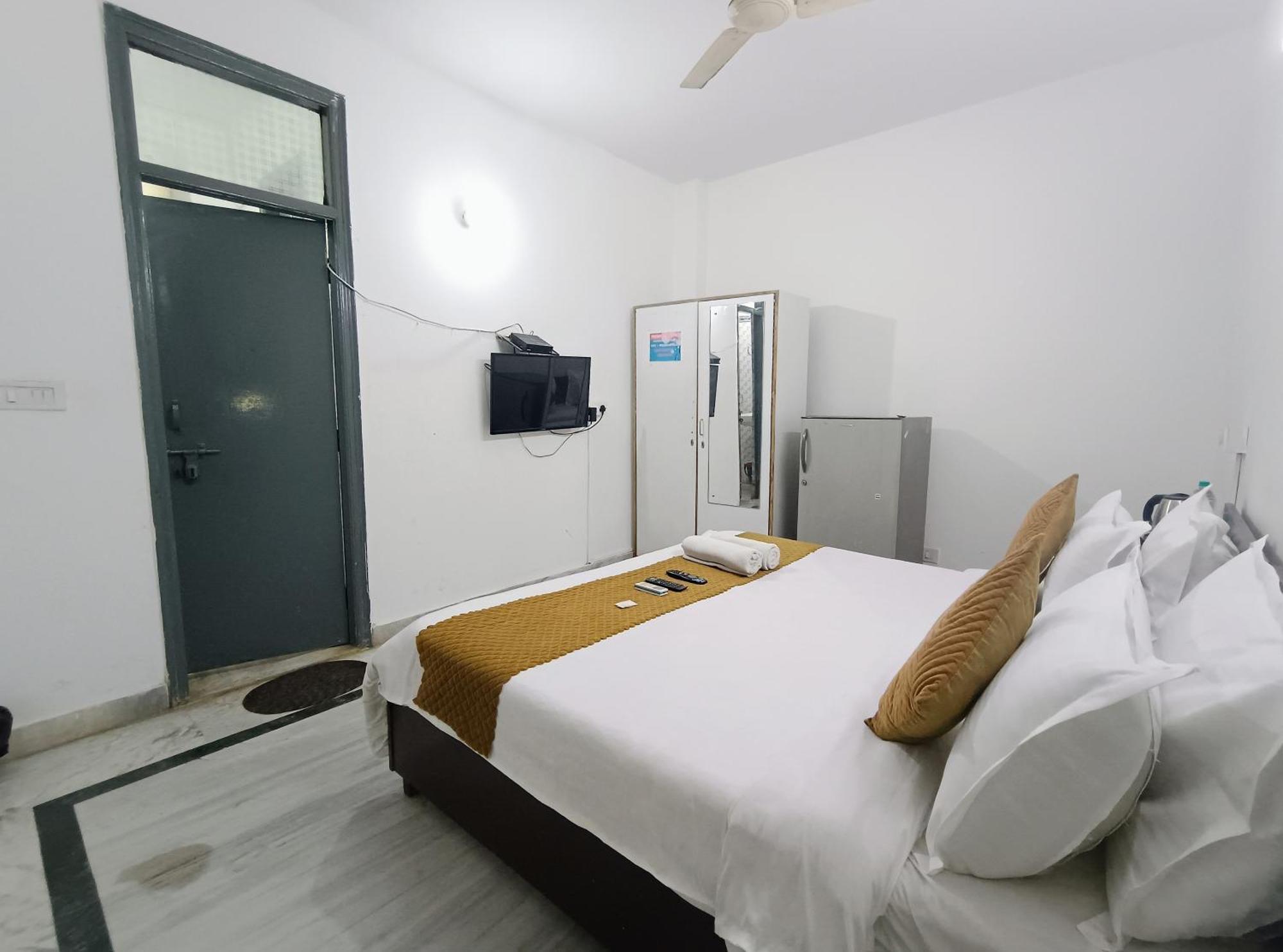 Hotel Hauz Khas Fort View New Delhi Exterior photo