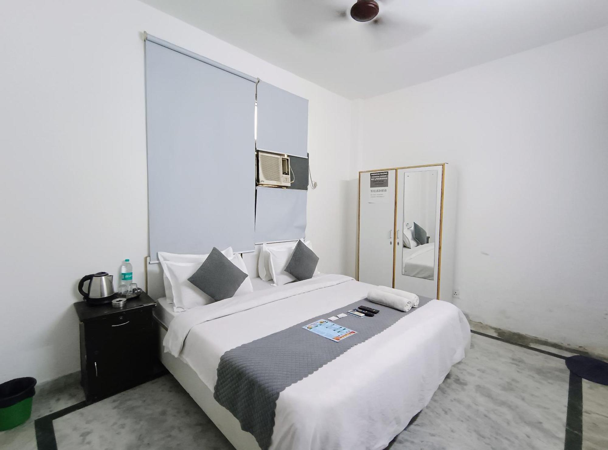 Hotel Hauz Khas Fort View New Delhi Exterior photo