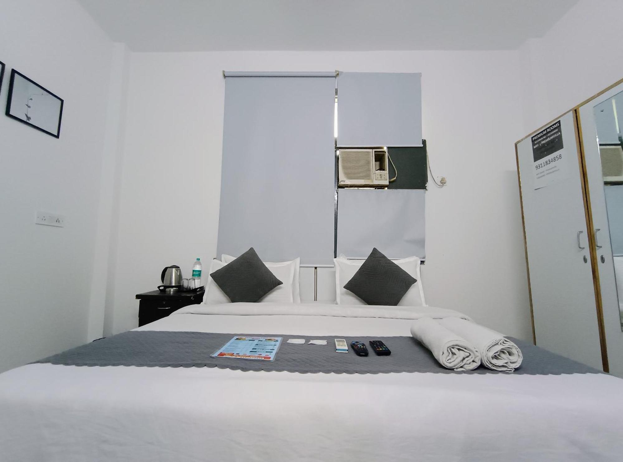 Hotel Hauz Khas Fort View New Delhi Exterior photo
