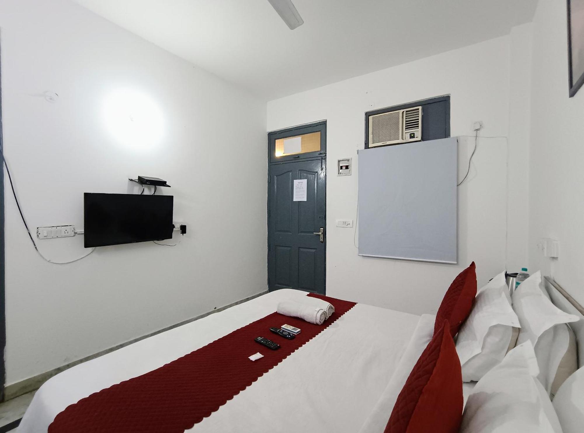 Hotel Hauz Khas Fort View New Delhi Exterior photo