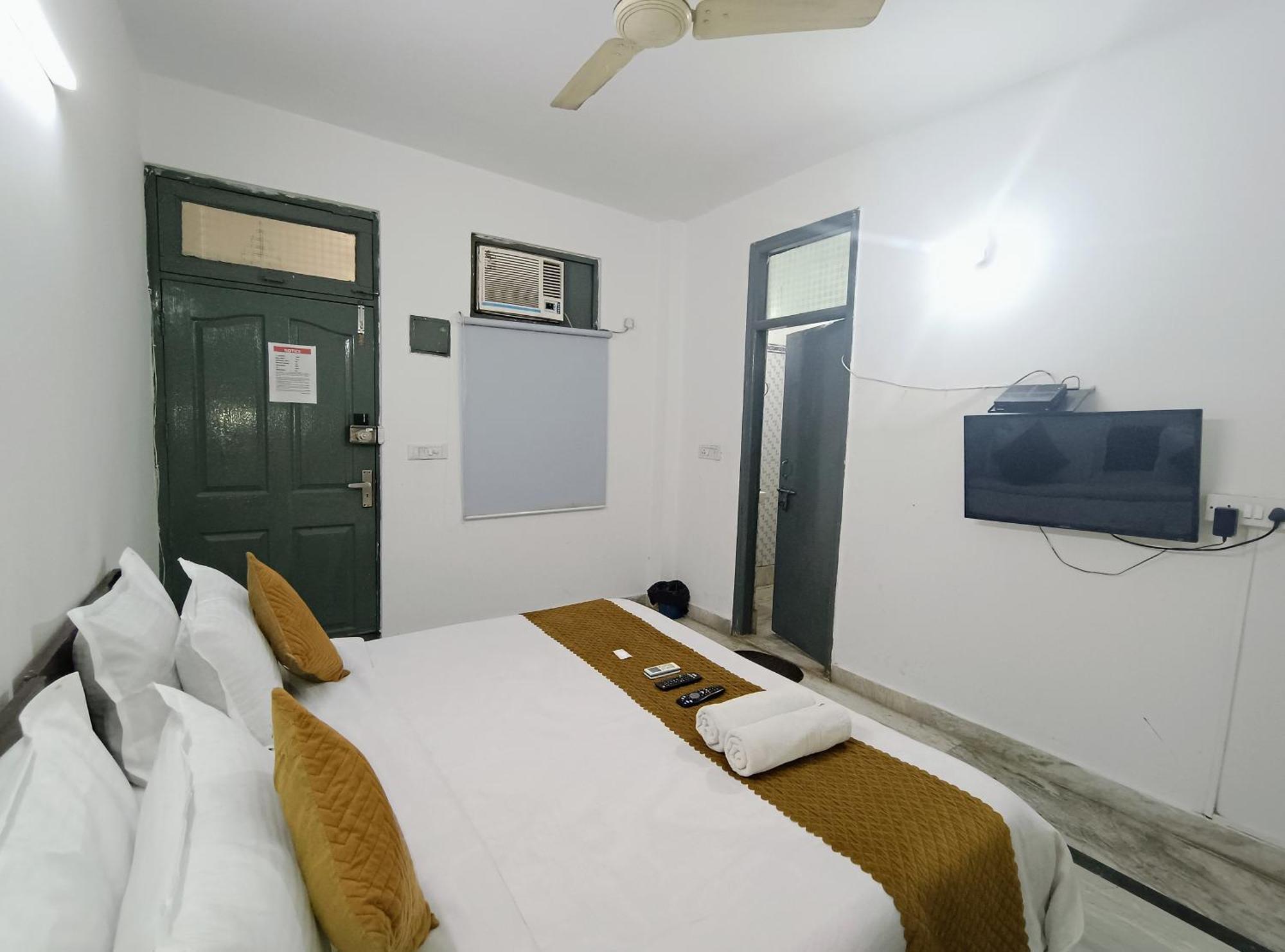 Hotel Hauz Khas Fort View New Delhi Exterior photo