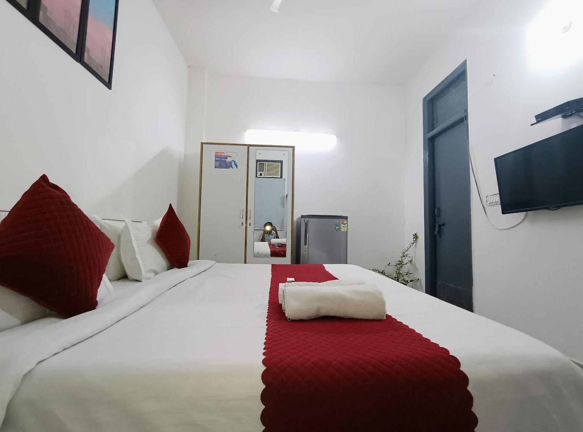 Hotel Hauz Khas Fort View New Delhi Exterior photo