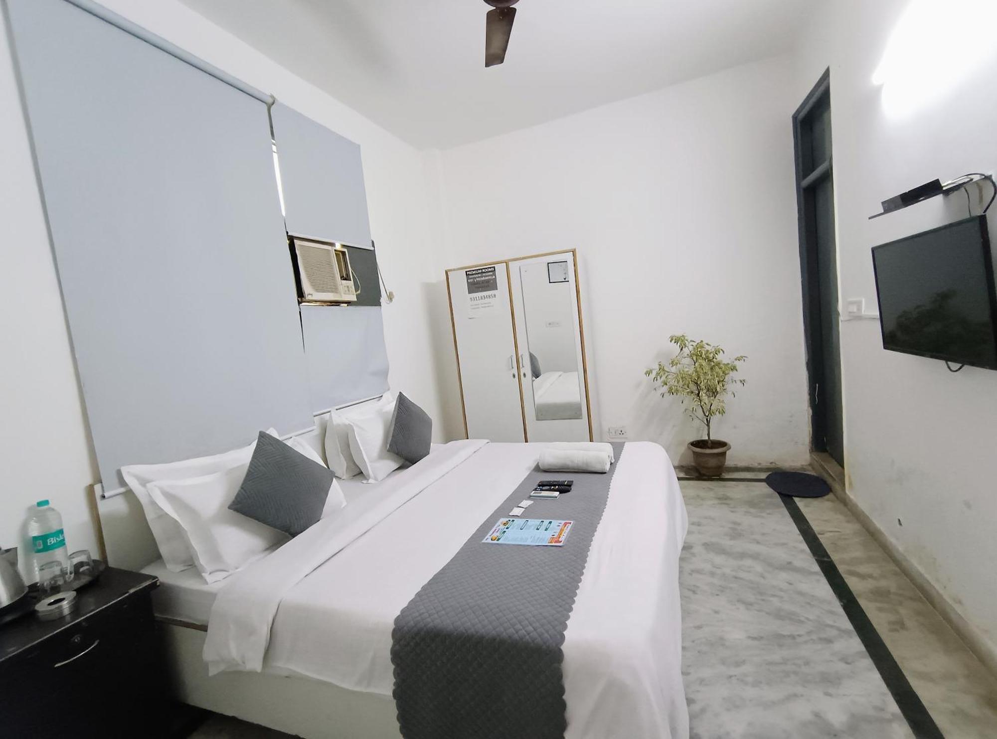 Hotel Hauz Khas Fort View New Delhi Exterior photo