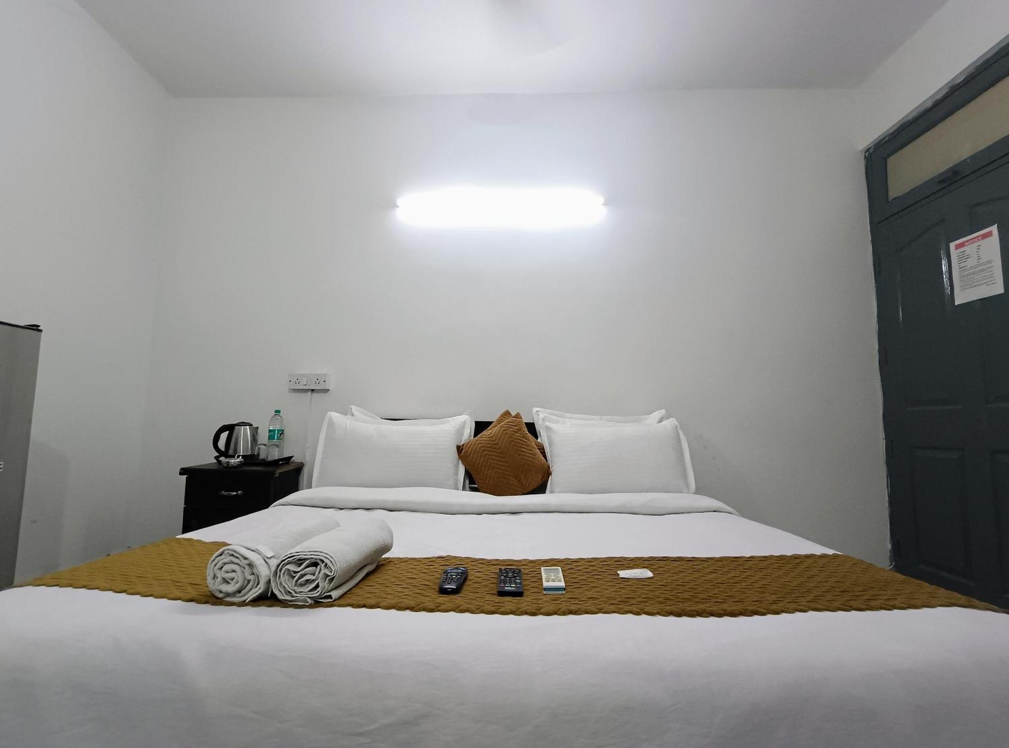 Hotel Hauz Khas Fort View New Delhi Exterior photo