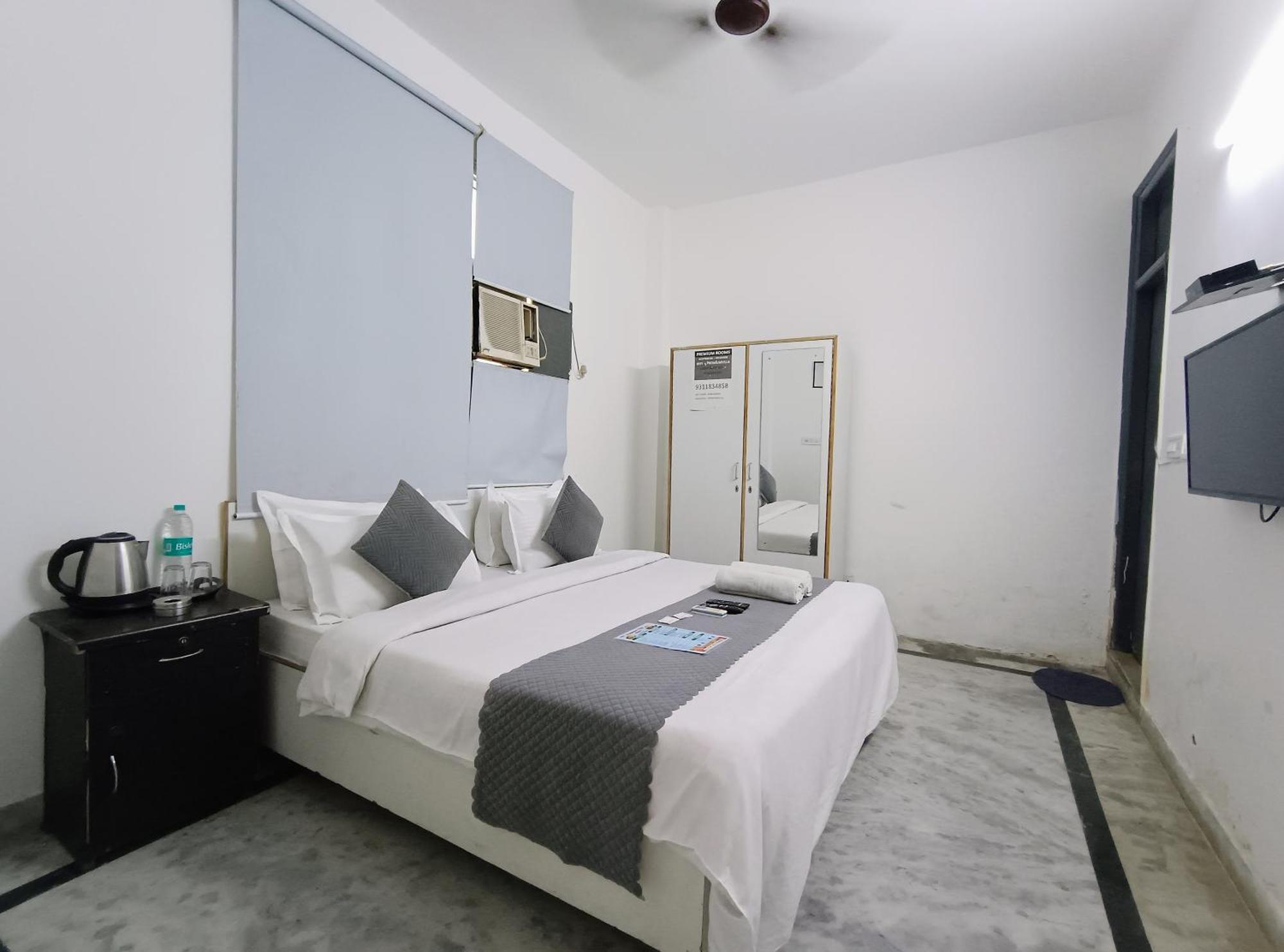 Hotel Hauz Khas Fort View New Delhi Exterior photo