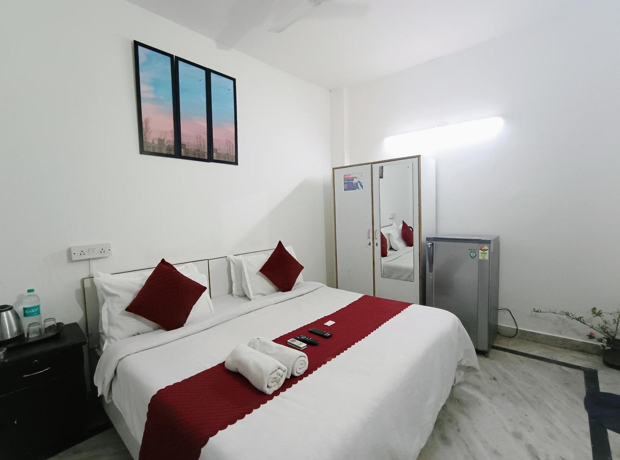 Hotel Hauz Khas Fort View New Delhi Exterior photo