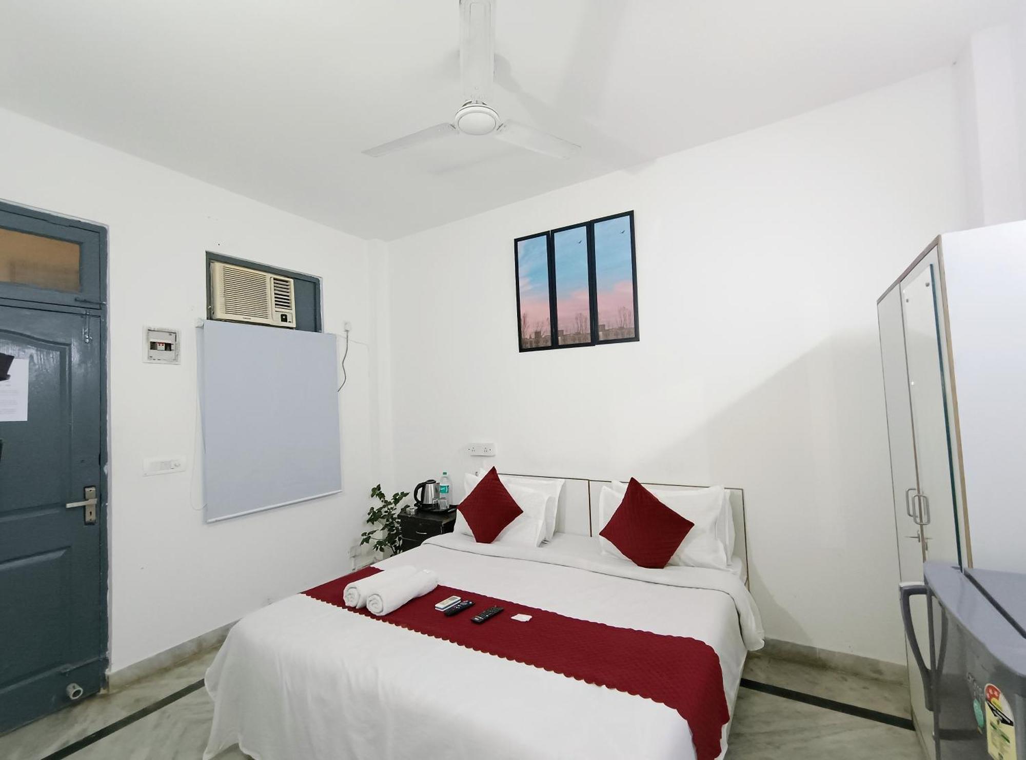 Hotel Hauz Khas Fort View New Delhi Exterior photo