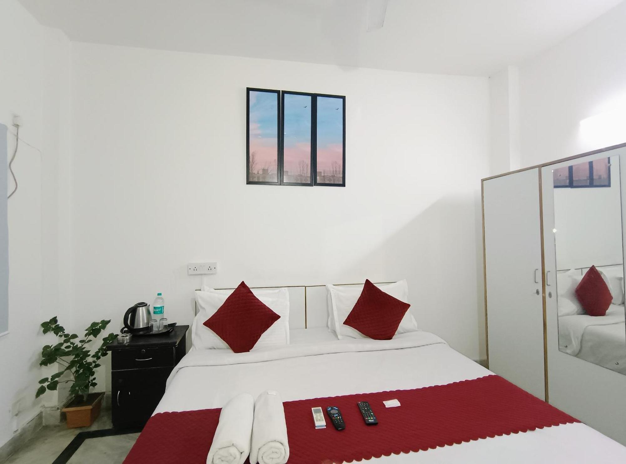 Hotel Hauz Khas Fort View New Delhi Exterior photo