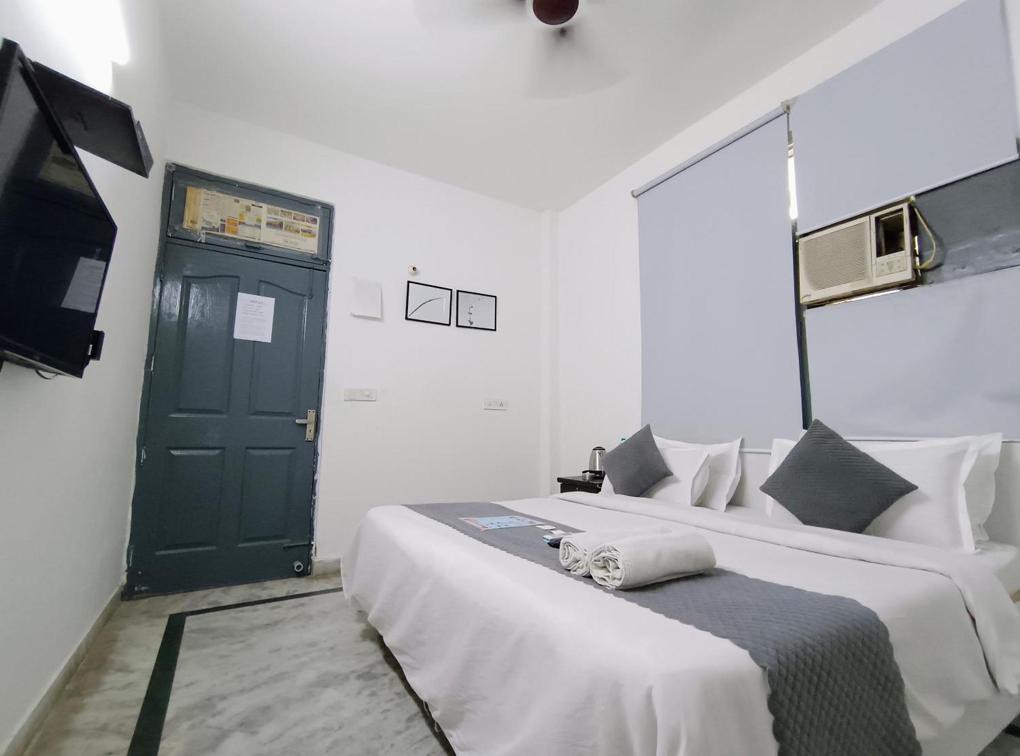 Hotel Hauz Khas Fort View New Delhi Exterior photo