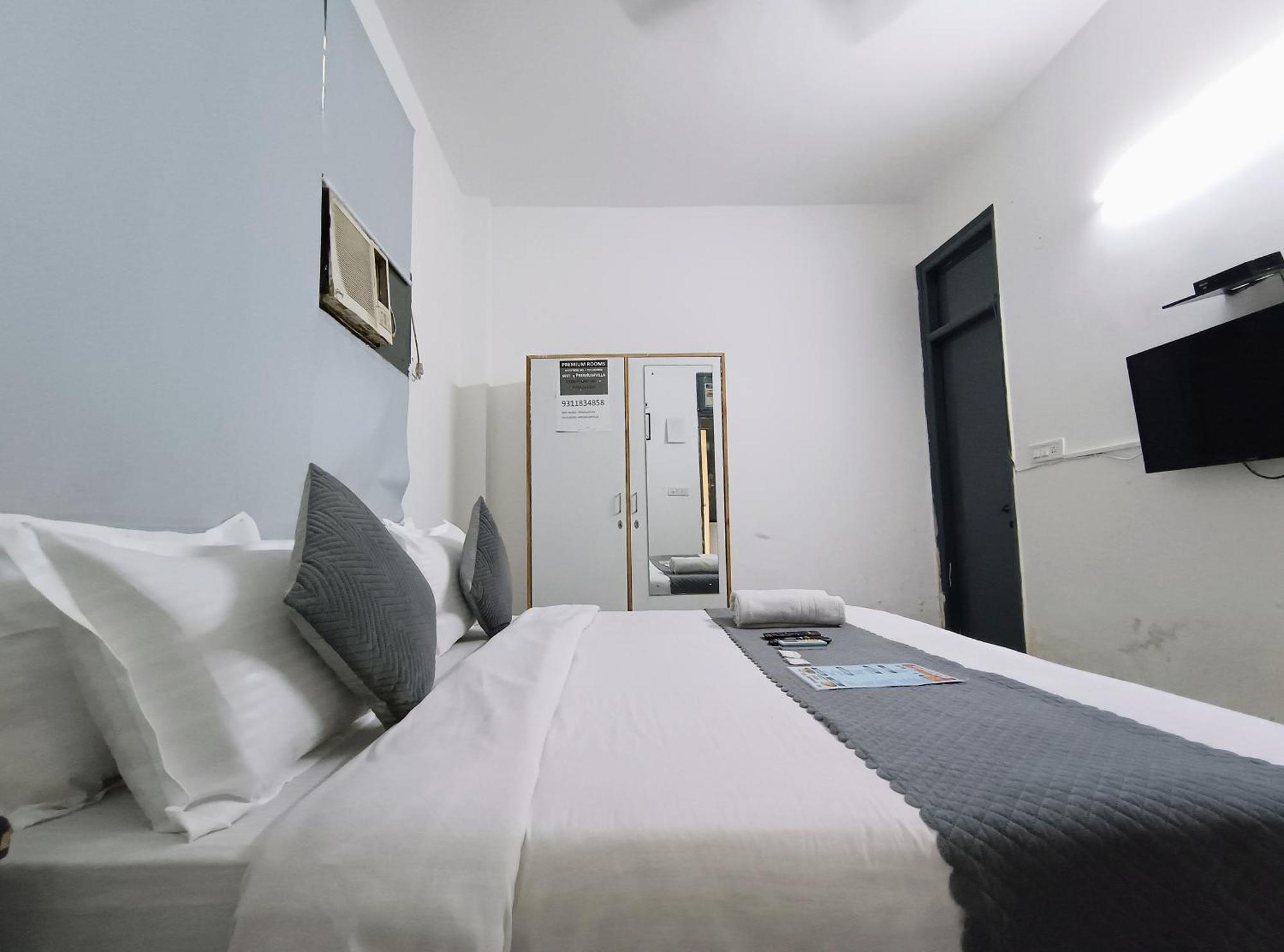 Hotel Hauz Khas Fort View New Delhi Exterior photo