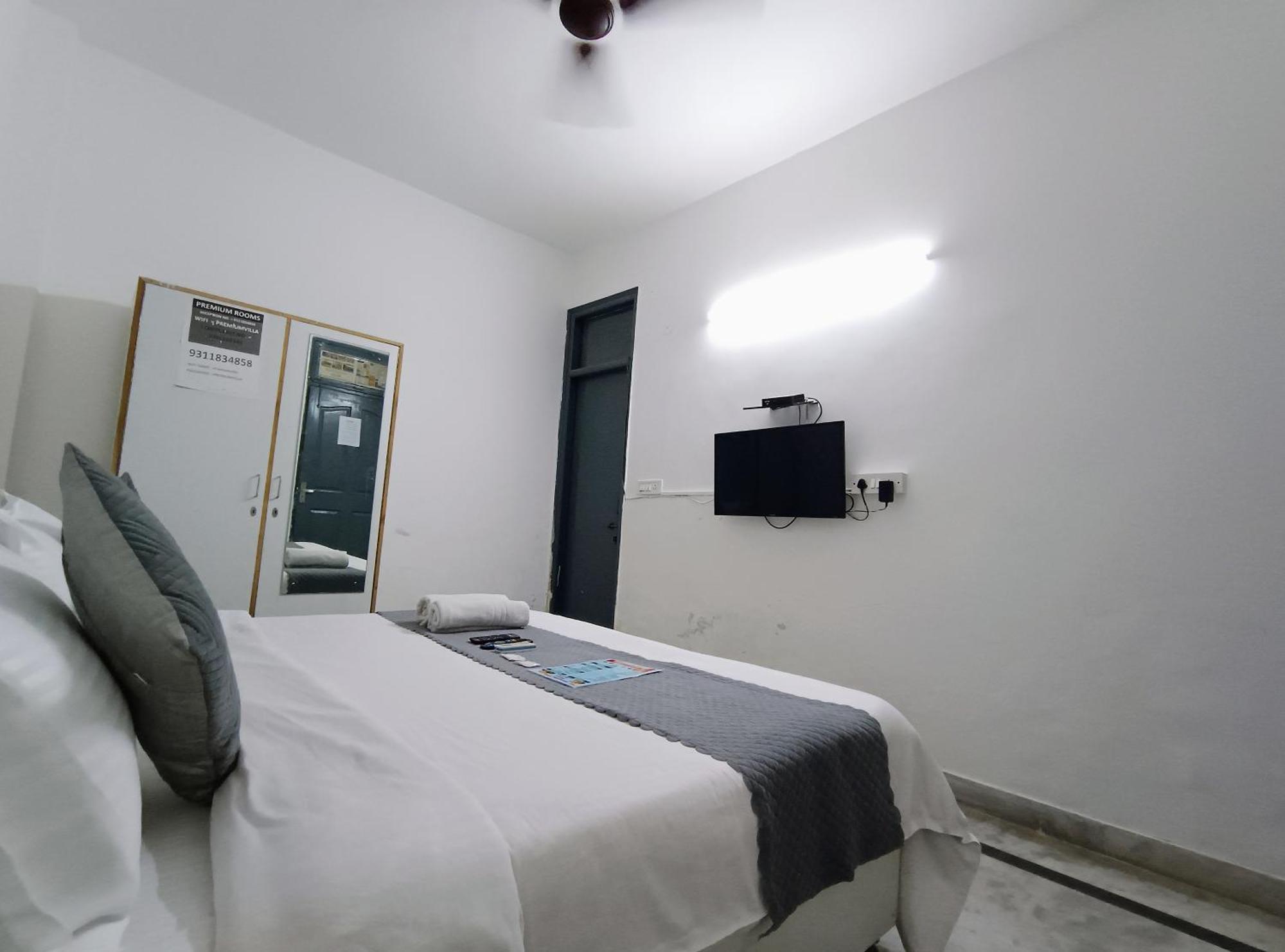 Hotel Hauz Khas Fort View New Delhi Exterior photo